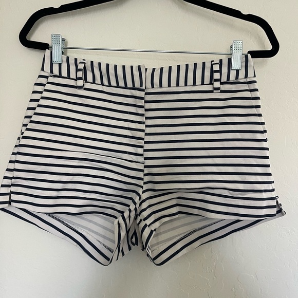 H&M Women’s Shorts 8 Striped Navy White Nautical Preppy Short Summer Chino - Picture 1 of 3